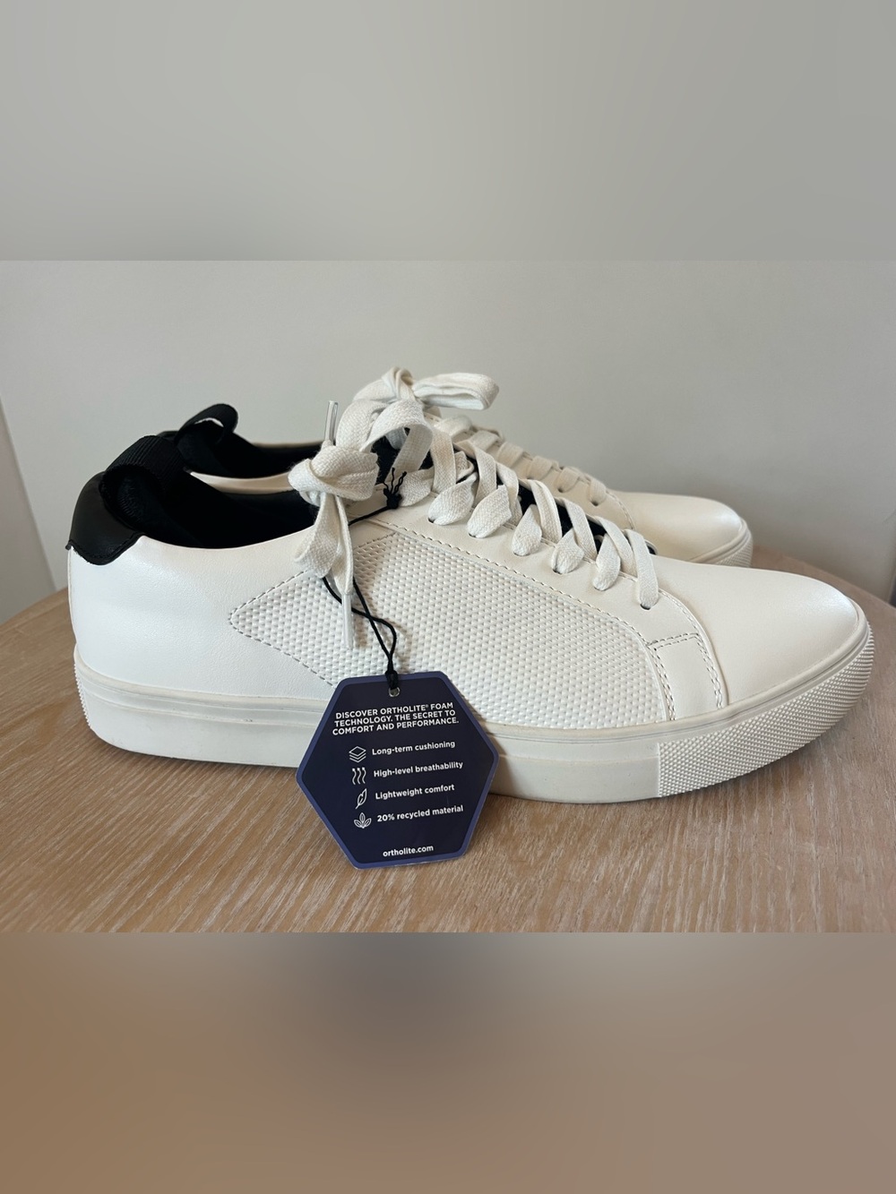 Men's NWT Sonoma Ortholite Eco size 9 Lace-Up Sneakers white with black trim